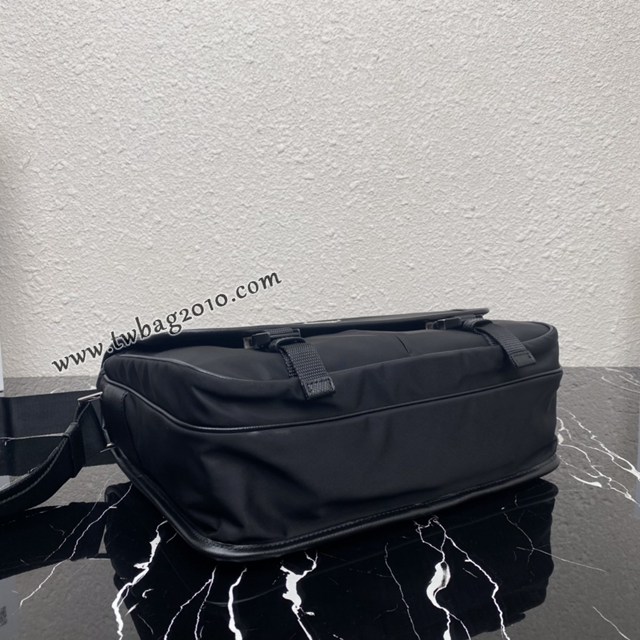 Prada專櫃新款男士斜挎包 2VD768 普拉達尼龍翻蓋手袋 csp1135